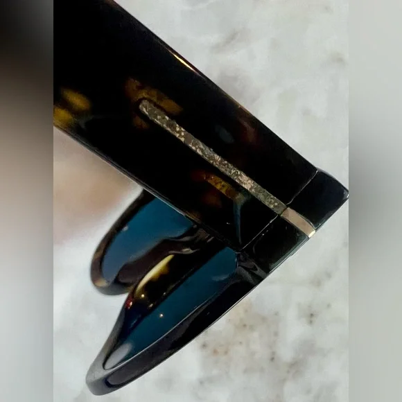 TOM FORD Cats Eye polarized sunglasses with case. - Picture 6 of 6